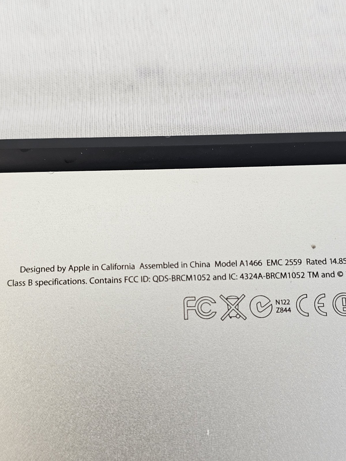 Apple MacBook Air A1466 Laptop – i5-3427U – 4GB RA – 128GB SSD – BAD BATT – READ