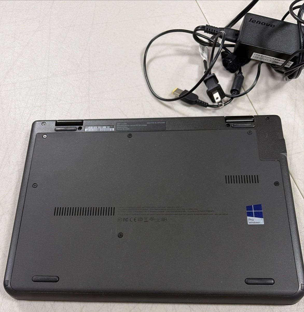 Lenovo Working Thinkpad Yoga 11e W/AC Adapter & Case Logic Black Travel Bag