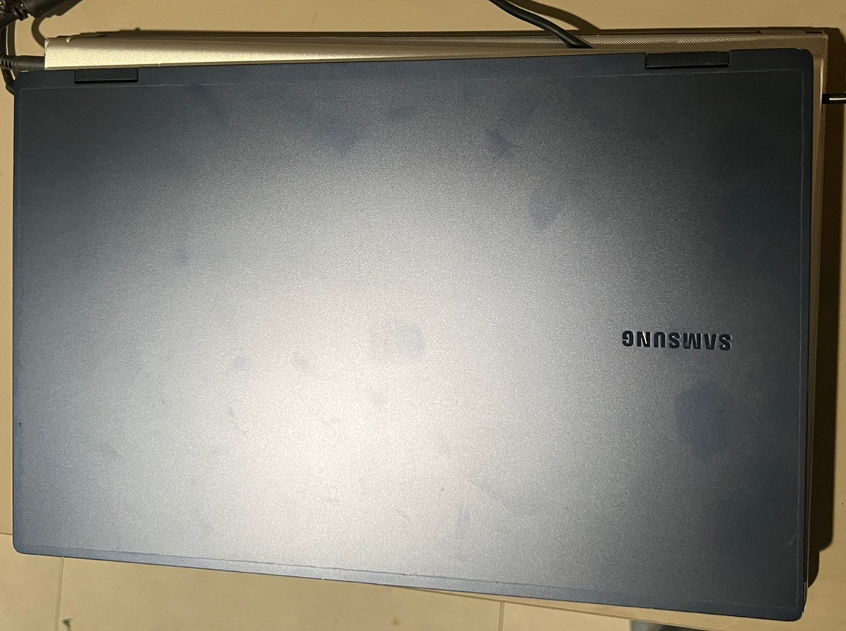 Samsung Galaxy Pro 360 15″ Intel Core i7 EVO 16GB RAM 1TB SSD – Cracked Screen