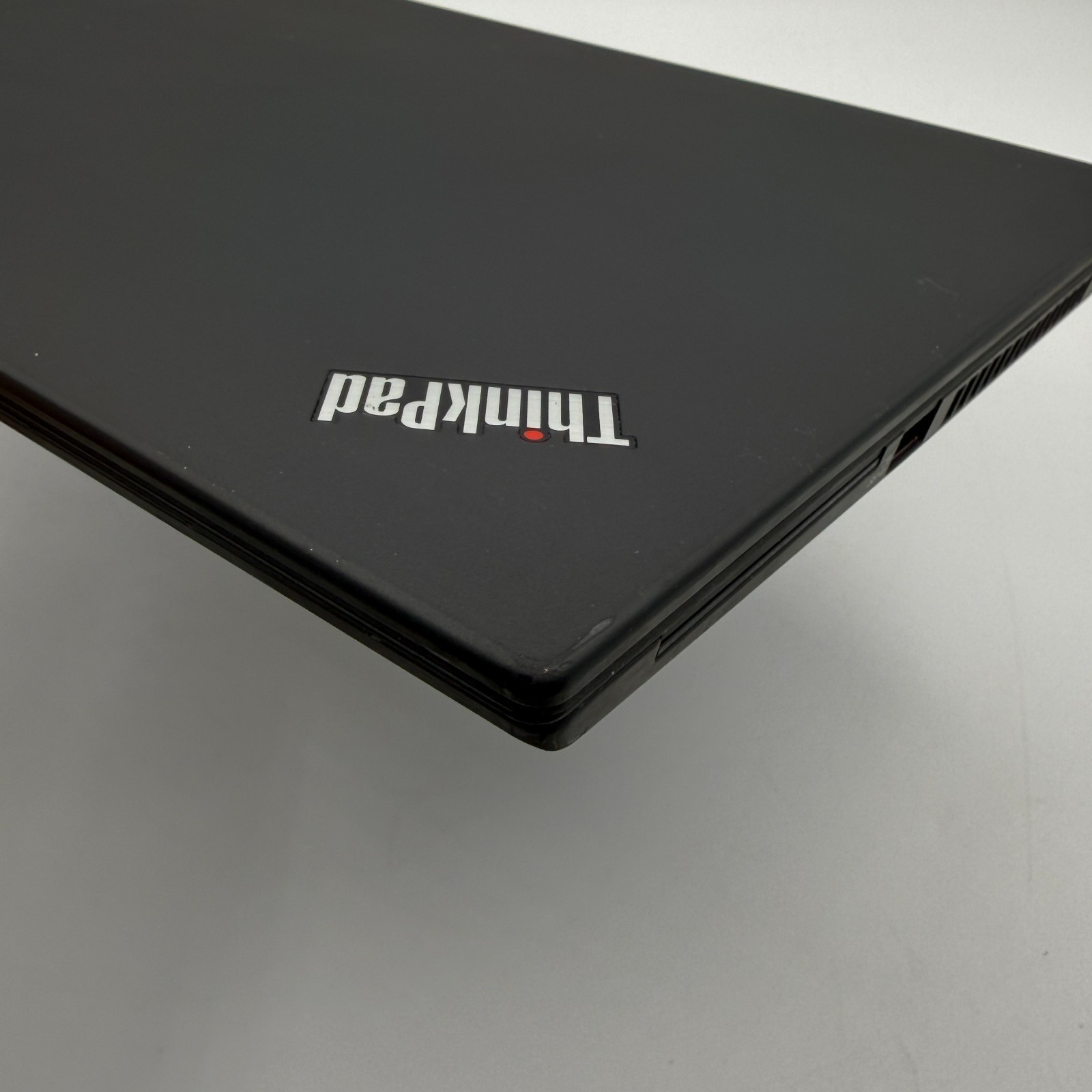 Lenovo ThinkPad T495 14 FHD 2.1 GHz Ryzen PRO 5 3500U 16GB 256GB Bat 86% Laptop