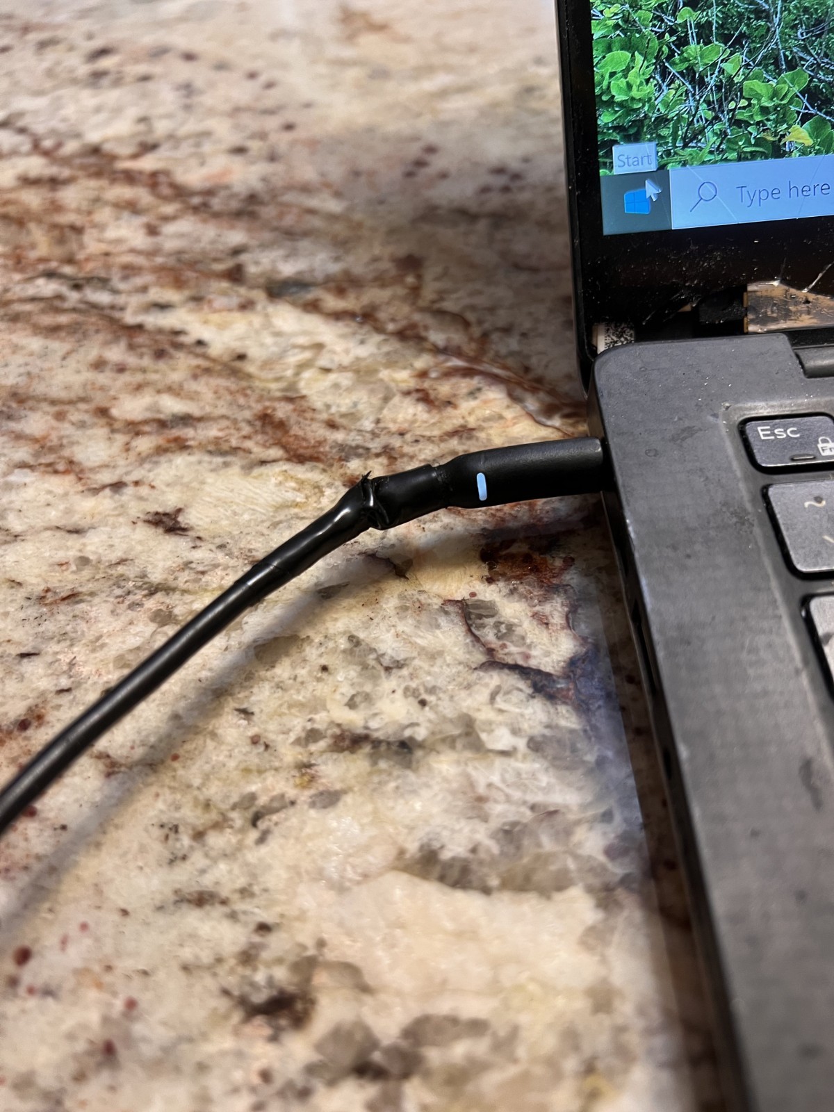 Dell XPS 13 9343- Working PC – Smashed Screen/No Battery – 256GB SSD – READ