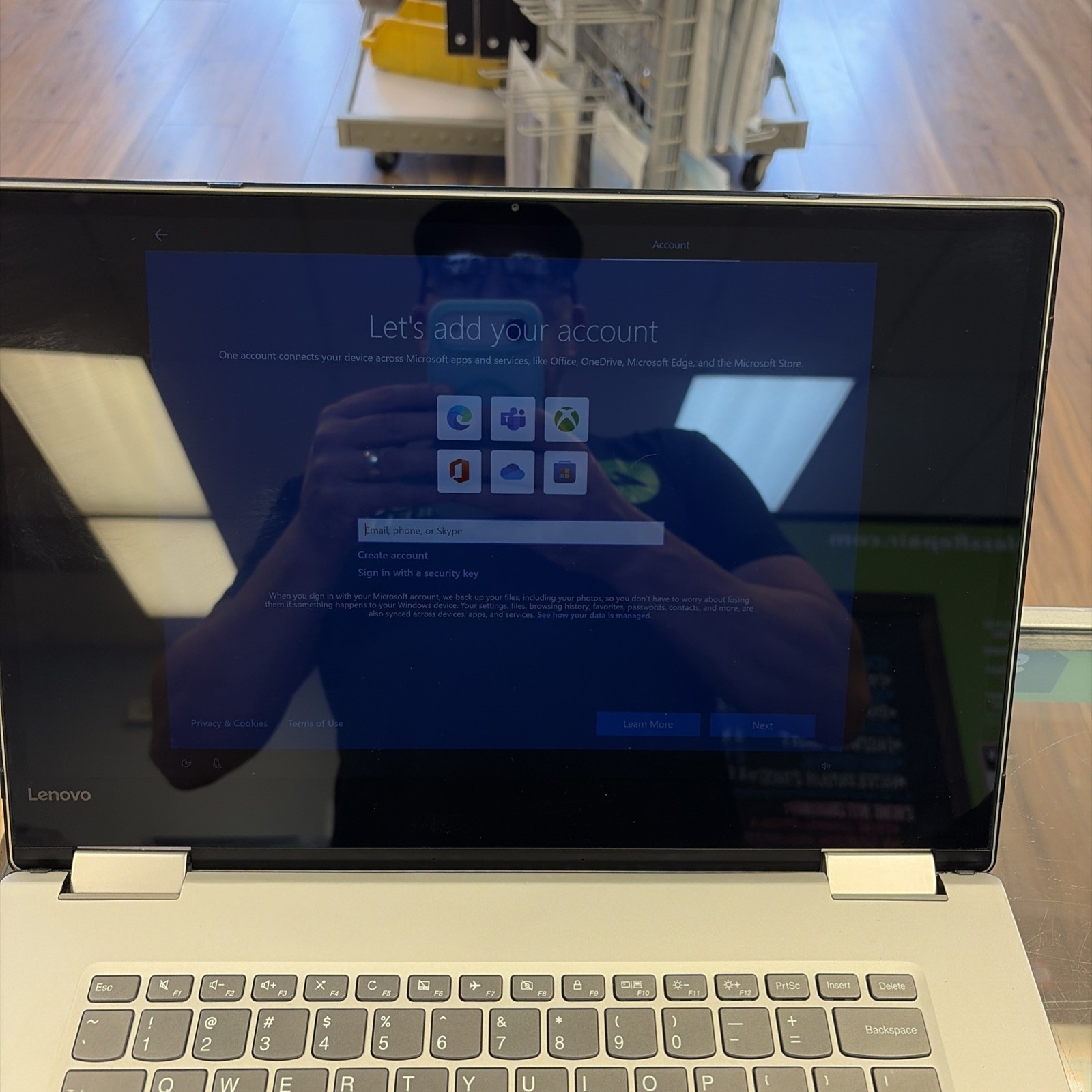 Lenovo Yoga 720-15IKB Core i7-7700HQ Nvidia GTX 1050 16GB RAM 512GB SSD Win10Pro