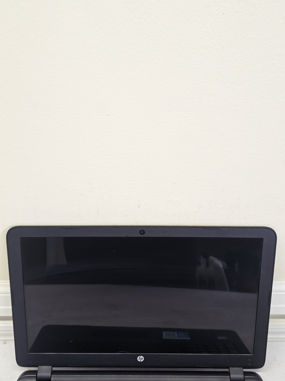 HP 15-f209wm Laptop – Intel Celeron N2840 – 4GB RAM – 500GB – BAD BATT – Win 10
