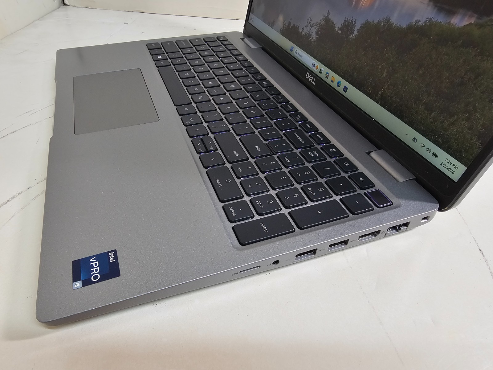 Dell Latitude 5540 Laptop – i5-1345U 16GB 512GB Webcam 15.6″ Touchscreen – SP10