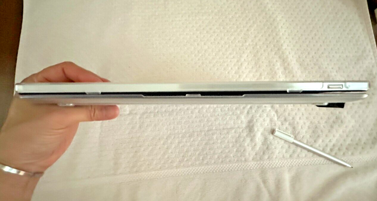 HP 2-in-1 12.3″ Touch-Screen Chromebook X2 12-F014DX- 4GB- 32GB–EXCELLENT