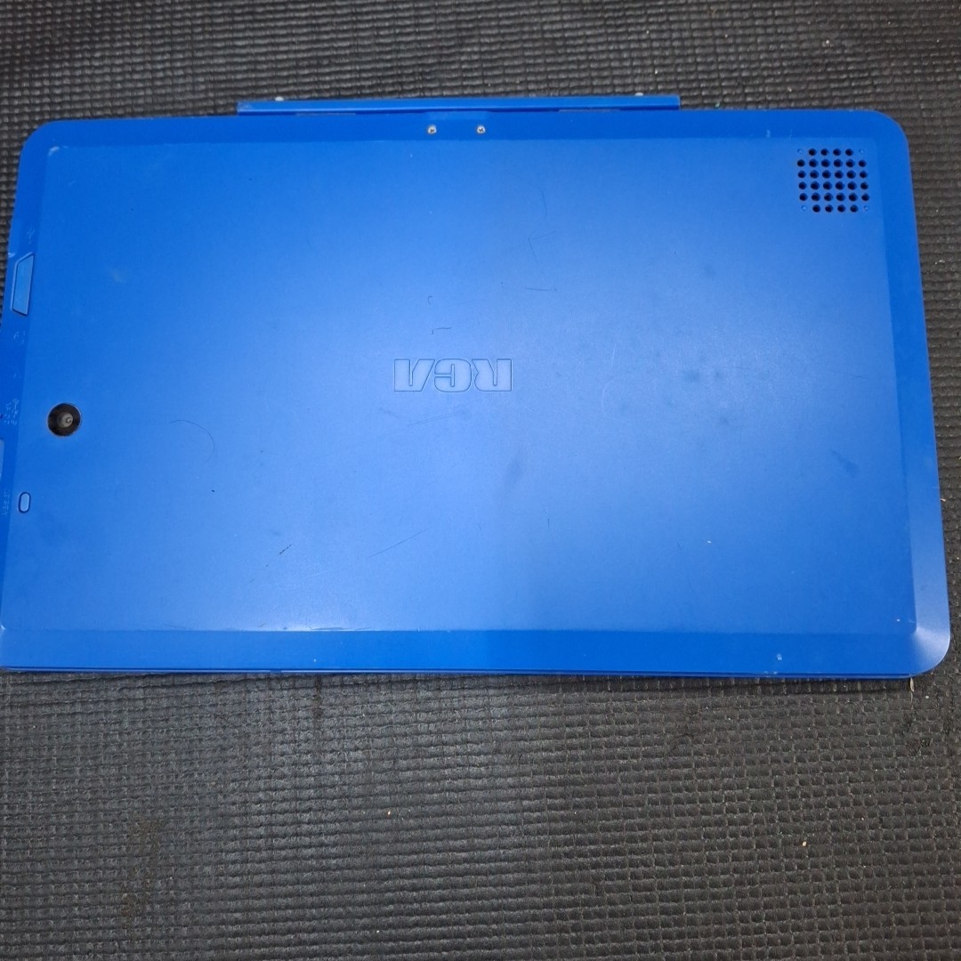 Lot of 3 – Laptops- Samsung, RCA, HP – UNTESTED – Storage Locker Find