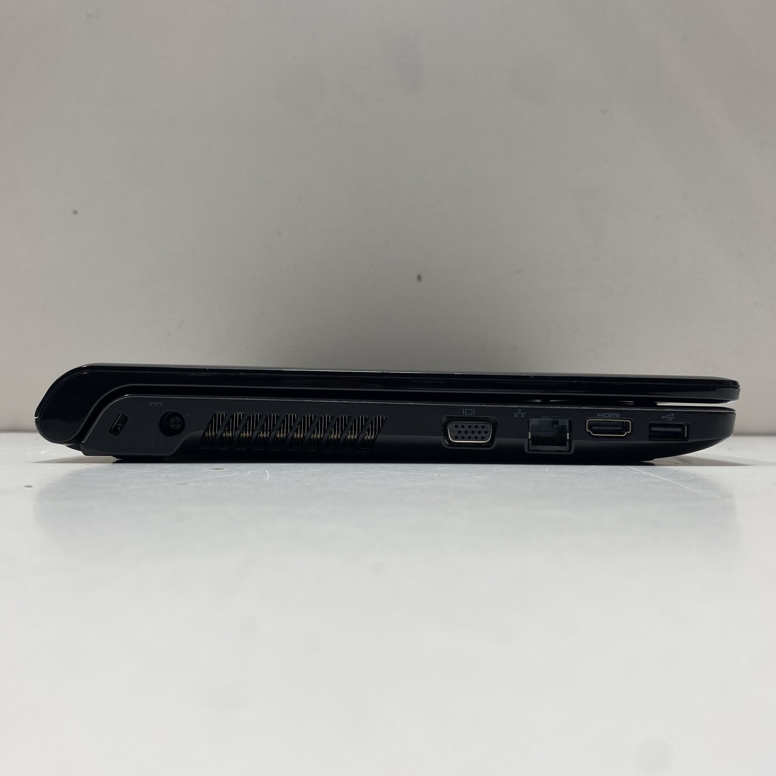 Dell Inspiron 1564 – 15.6″ Intel Core i5 Processor (No Hard Drive)