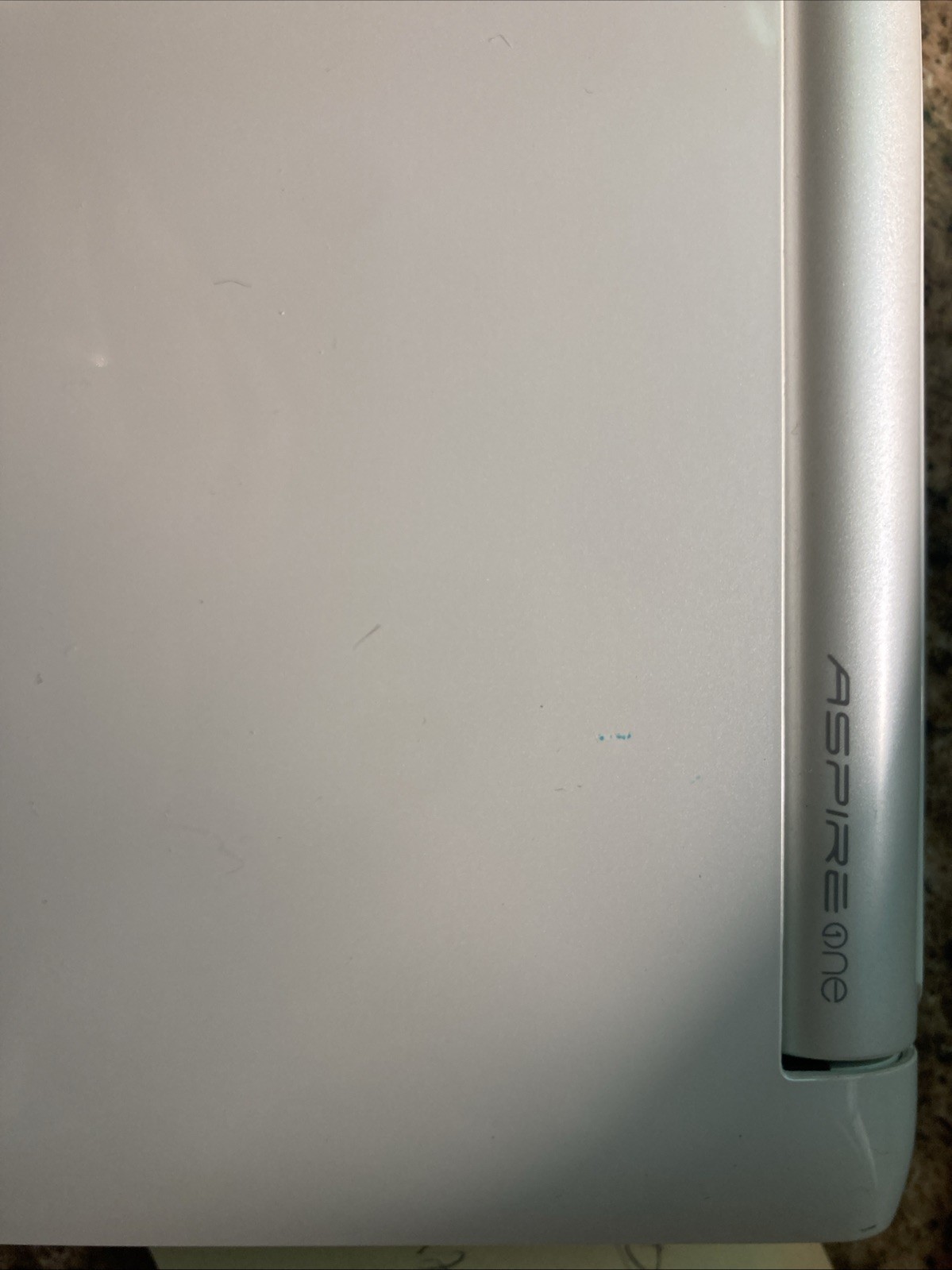 Acer Aspire One Series ZG5 Intel Atom 1.60GHz Netbook Laptop PARTS NO CORD Untsd