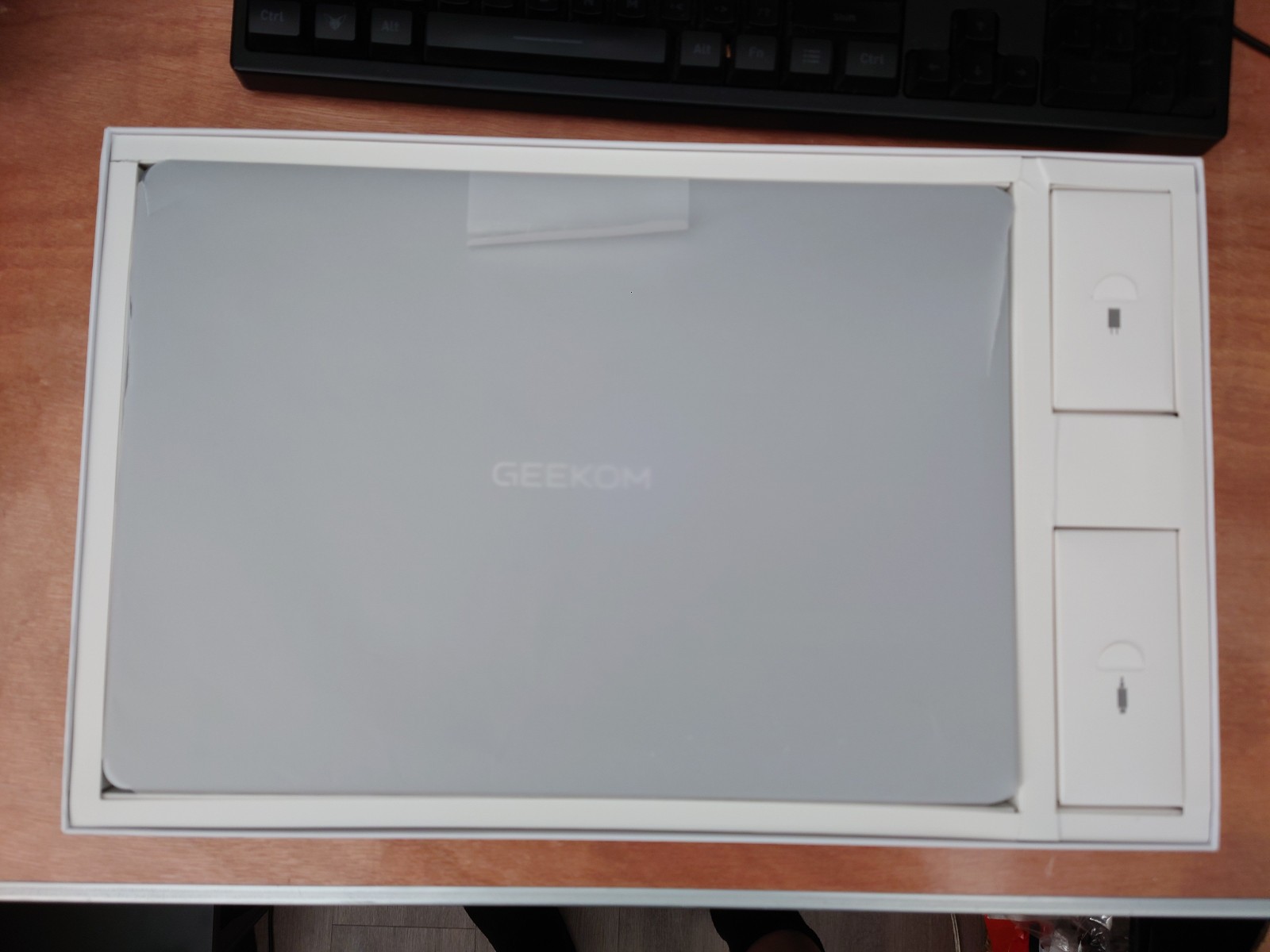 GEEKOM GeekBook X16 Pro 16″ Laptop Intel Ultra 9 185H 32GB RAM 2TB M.2 Win 11