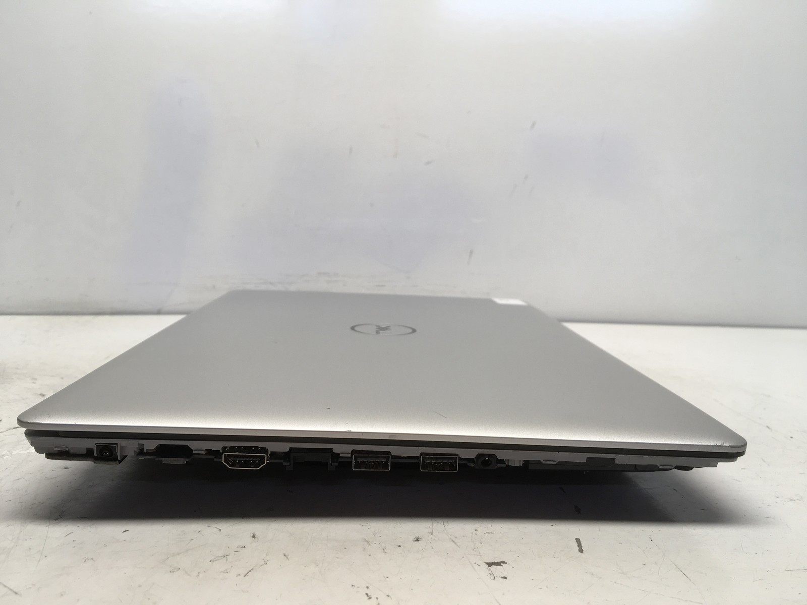 Dell Inspiron 5570 Intel i5-8250U 1.6GHz 8 GB NO HDD No Batt