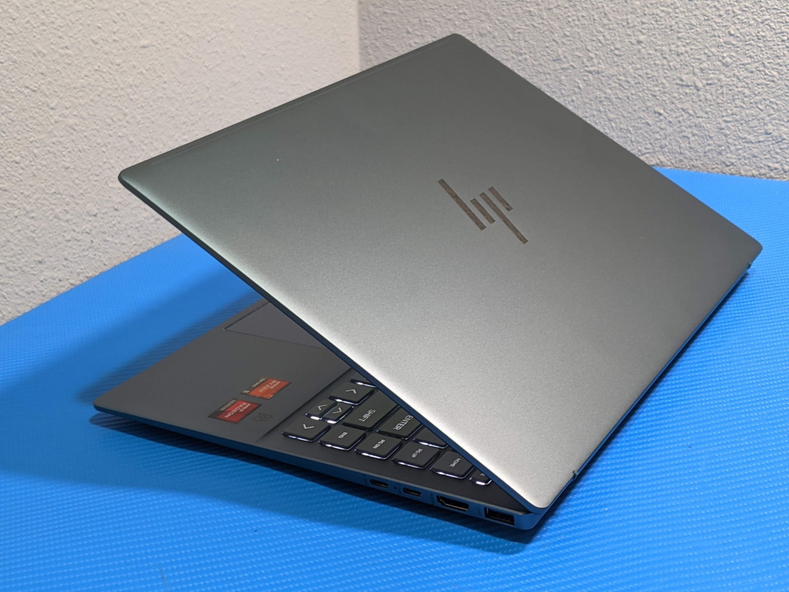 HP Pavilion Plus 14-ey0023dx 14″ WQXGA Ryzen 5 7540U 3.2GHz 16GB 512GB SSD +PA