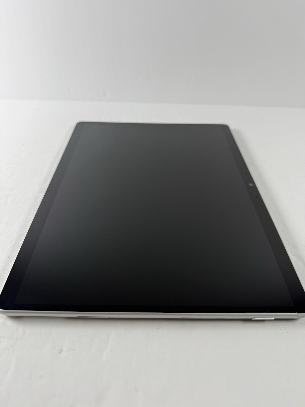 Microsoft Surface Pro 8 (1982) i5-1145G7 – 16GB RAM – 256GB 120Hz – Win 11 Pro