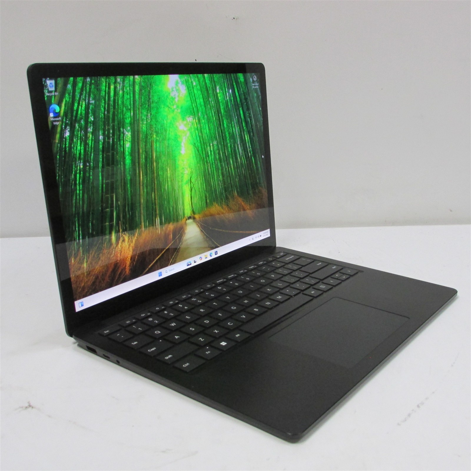 Microsoft Surface Laptop 5 1951 i5-1245U 2.5GHz 16GB RAM 512GB 13.5″ Win 11 Pro