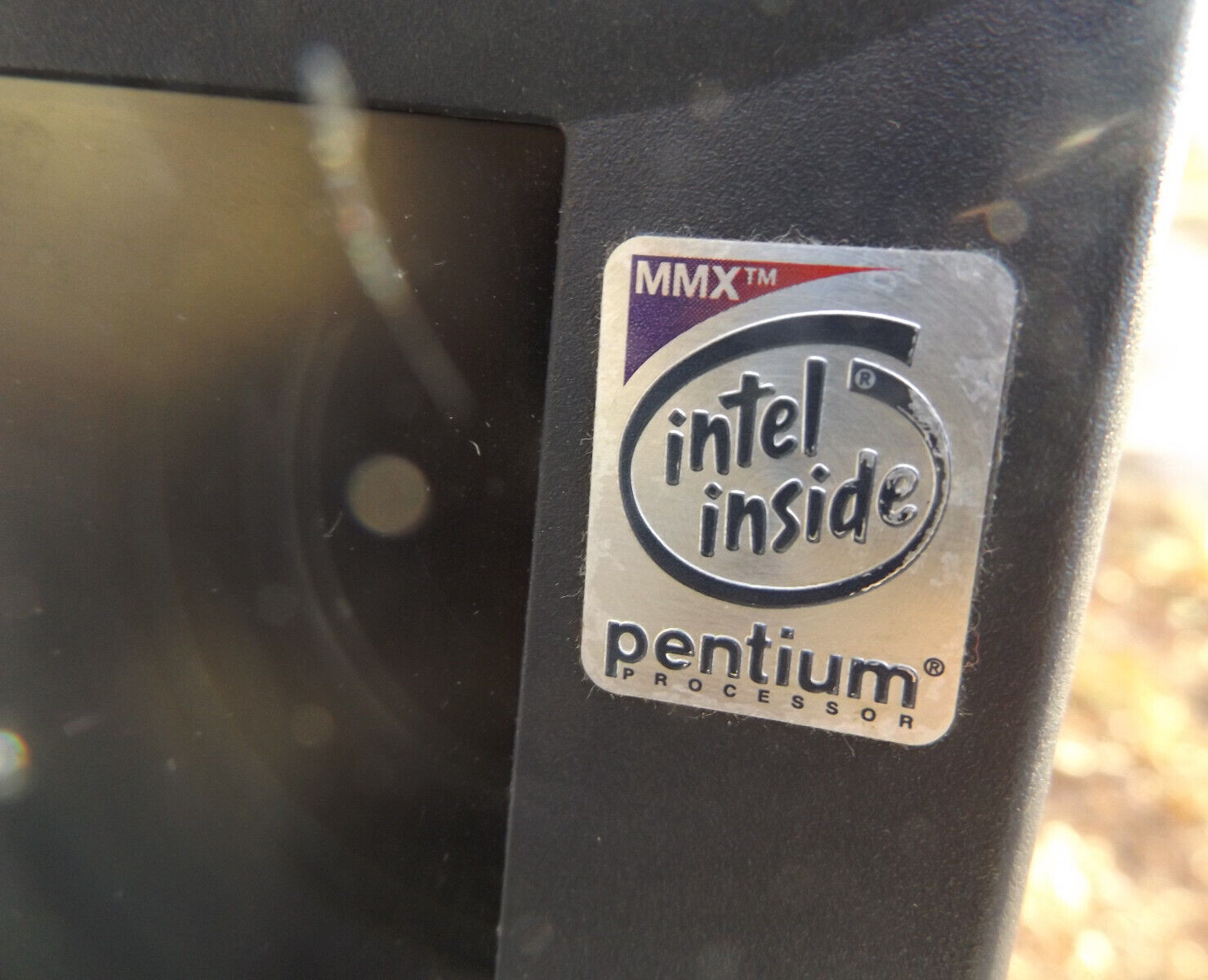Vintage NEC Versa 2730M Laptop Intel Pentium 133MHz MMX CPU, CD-ROM, 3.5″ Floppy