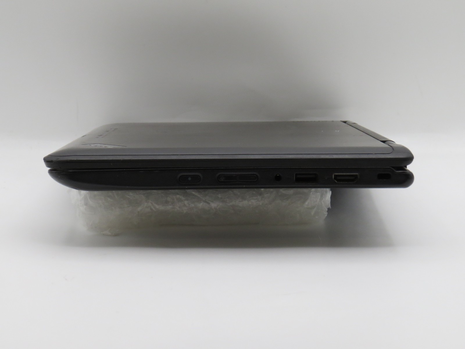 Lenovo Yoga 11e i3-6100U @ 2.3GHz 8GB DDR3 256GB m2 11″ Touch No Batt/OS