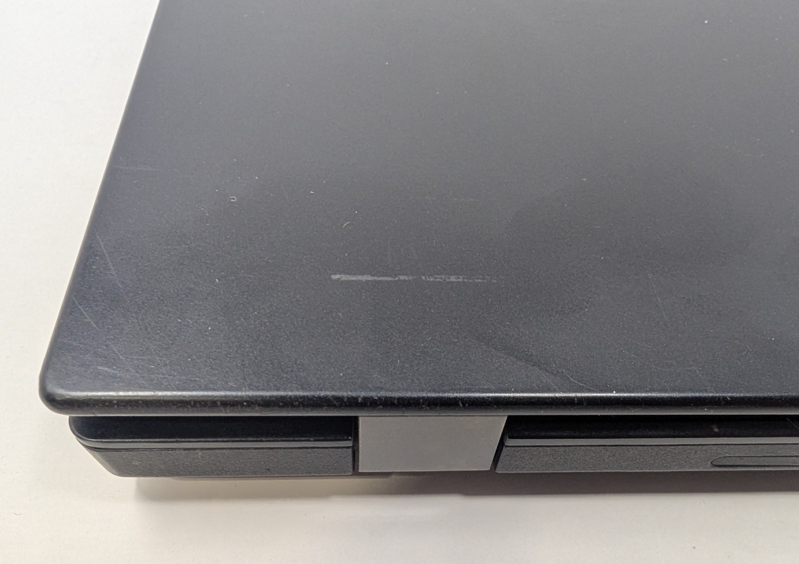 Lenovo ThinkPad P15v Gen 2i – Intel Core i7-11800H 8GB DDR4 RAM 256GB SSD No OS