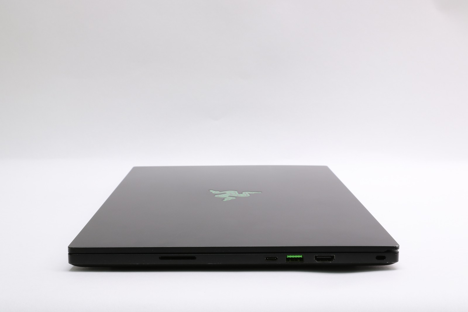 15″ Razer Blade 15 Advanced Model (mid 2021), i7-11800H, 16GB, 1TB SDD, RTX 3070
