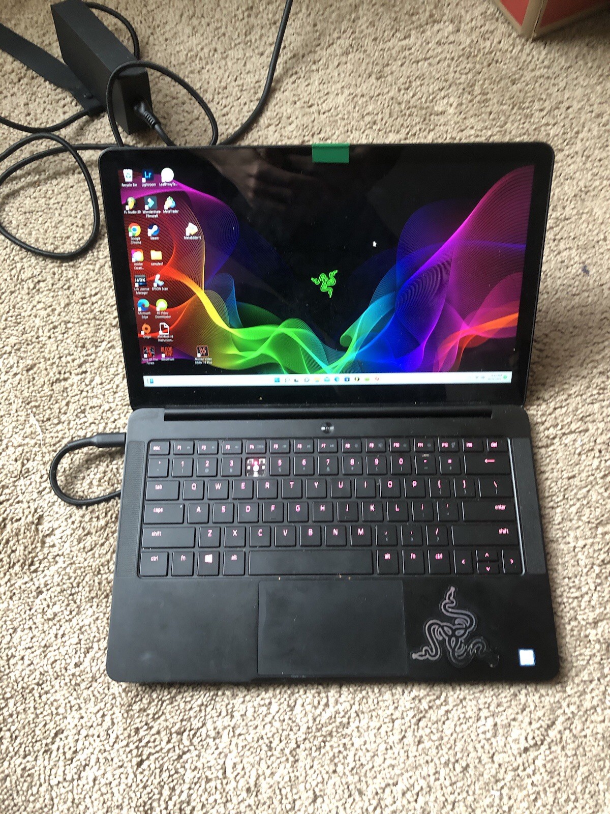 Broken Razer Blade Stealth RZ09-0281 13.3″ i7-8565U 16GB RAM 256GB SSD MX150 USB