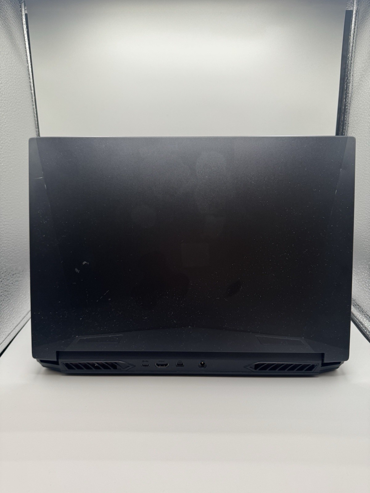 Eluktronics THICC-15 Ryzen 9 3950X 16-Core RTX 2070 32GB/960GB Gaming Laptop