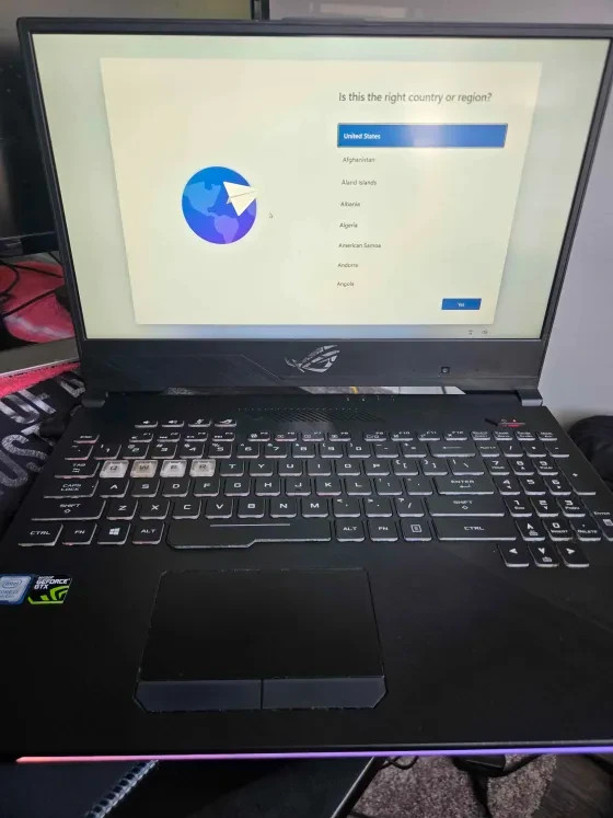 Asus ROG Strix Hero II 15.6″ 144hz i7-8750H 16GB RAM 1TB HDD GeForce GTX 1060!