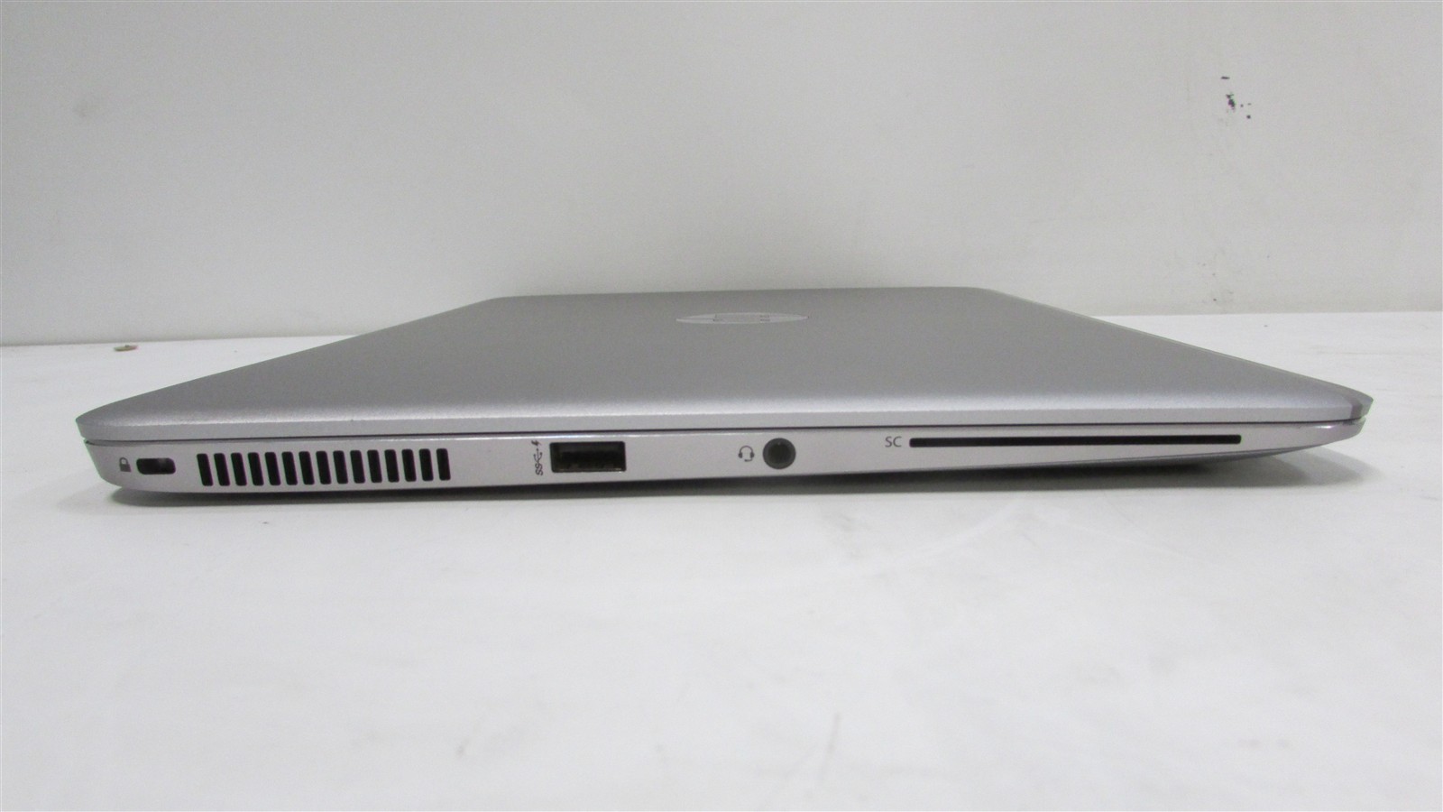 HP Elitebook Folio 1040 G3 i7-6600U 2.6GHz 16GB RAM 256GB m.2 14″ W10P COSM DMG