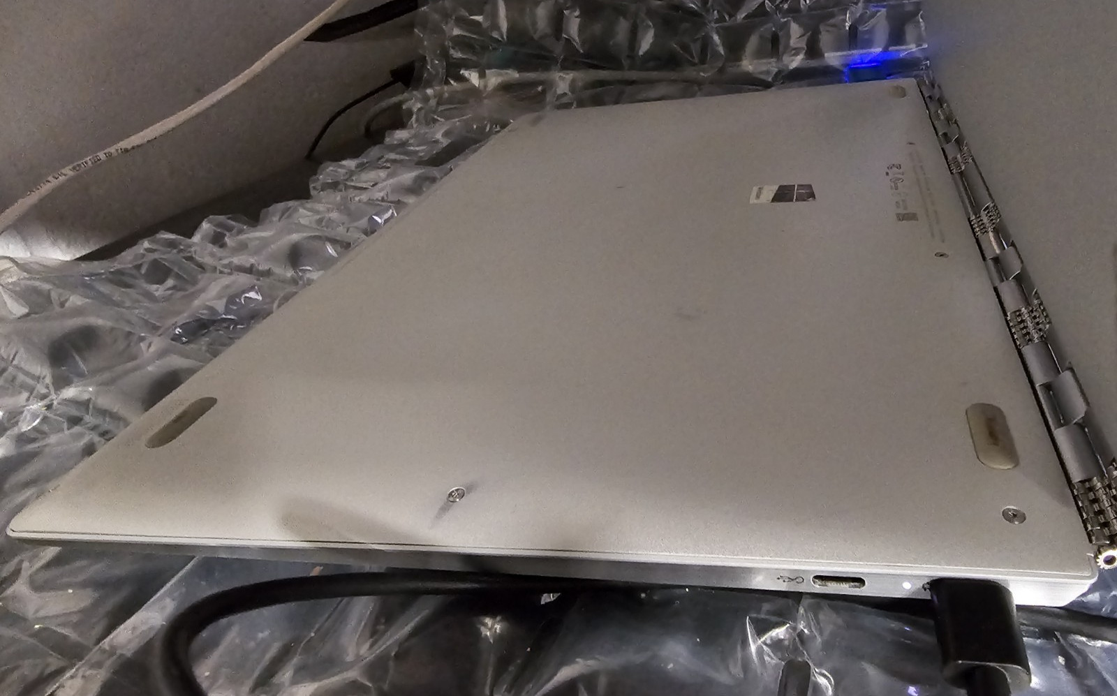 Lenovo Yoga i7 16GB RAM, Wifi 6, Touchscreen, Win 11 **NEW M.2 SSD AND BATTERY**