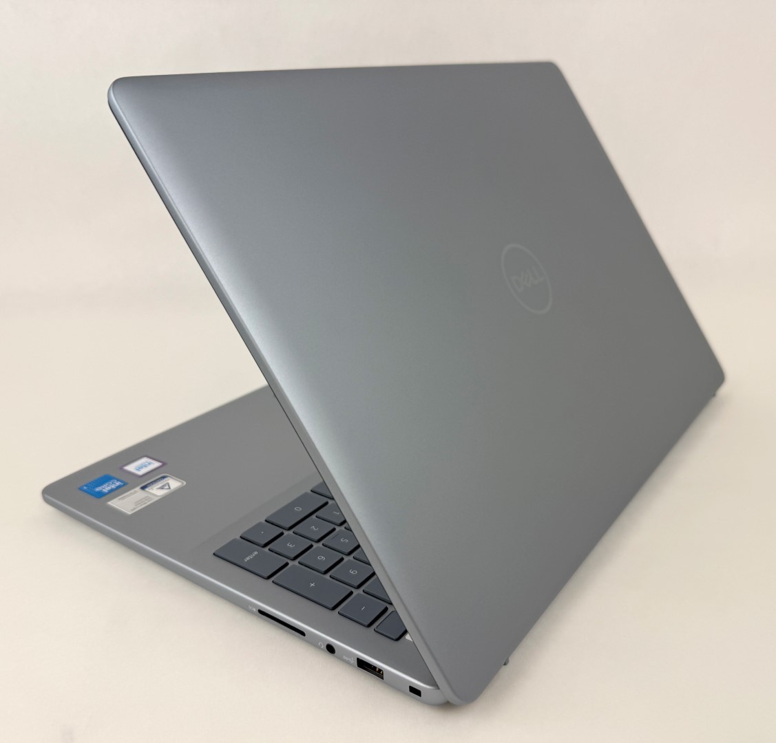 Dell Inspiron 5640 16″ 1920×1200 Touch Core 7 150U 32GB 1TB SSD W11H – Dent