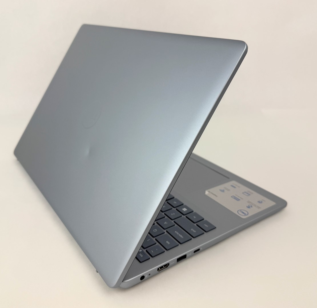 Dell Inspiron 5640 16″ 1920×1200 Touch Core 7 150U 32GB 1TB SSD W11H – Dent