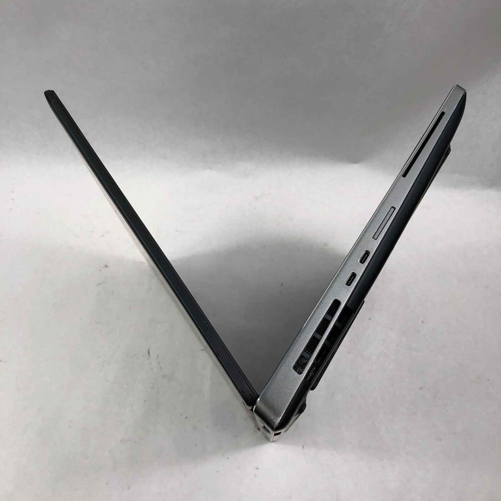 DELL PRECISION 7530 15.6″ i9-8950HK 32GB 512GB QUADRO P3200 Win 11 PRO No CoA