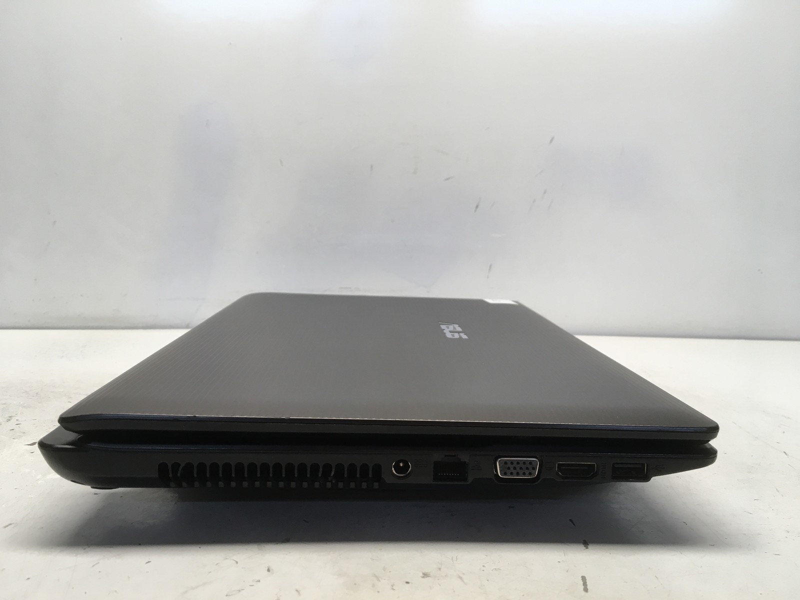 Asus K53E-BD4TD Intel i5-2430M 2.4GHz 4 GB NO HDD No Batt