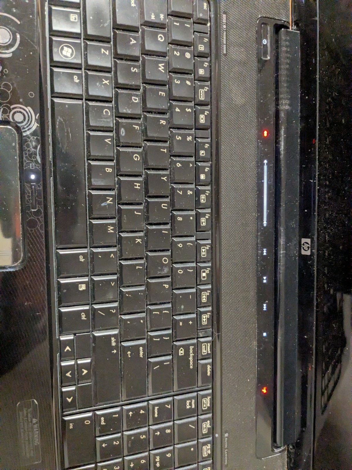 HP Pavilion dv7-3065dx Notebook Laptop 17″ AMD Turion II Win 7 Black HDMI USB