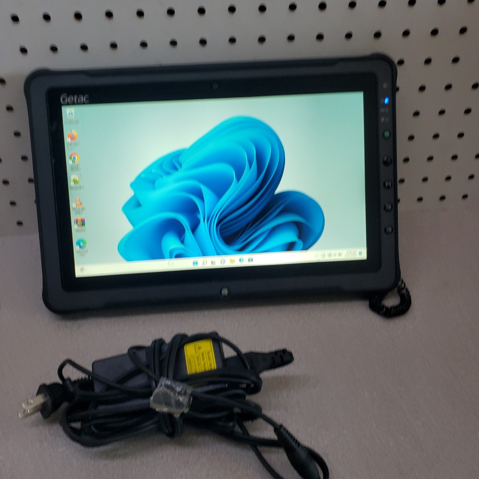 Getac F110 G4 F110G4 7Gen i5-7200U 2.50ghz 4GB,256gb SSD Win10 Rugged tablet