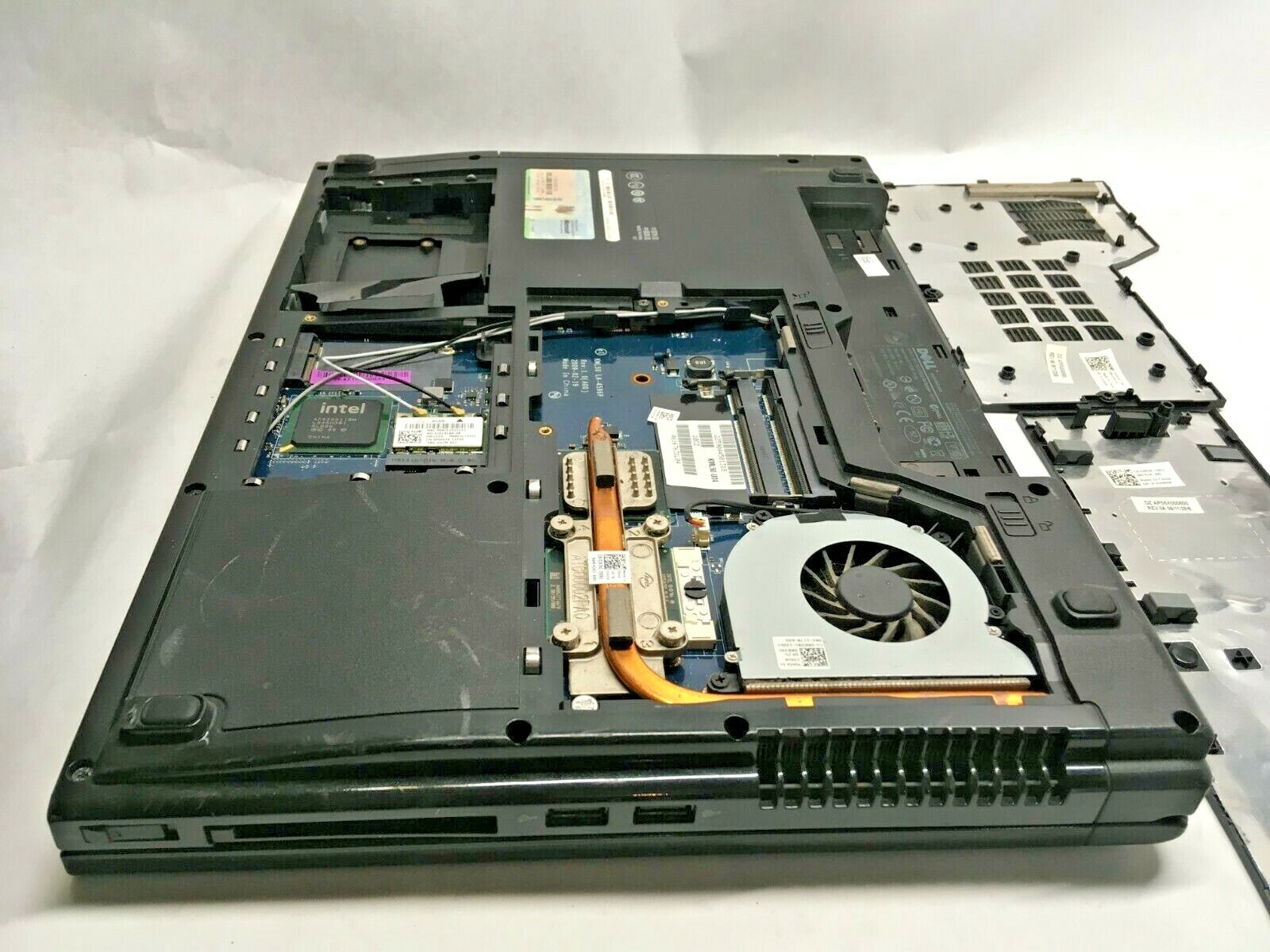 Dell Vostro 1520 Laptop For Parts Broken LCD Screen NO HDD/RAM/Battery JR