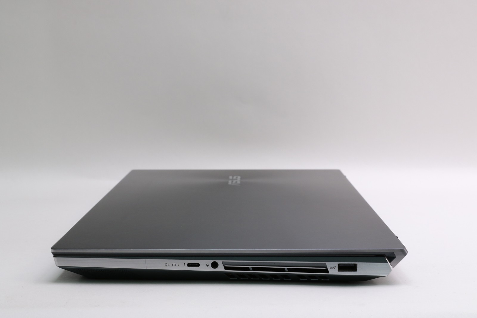 Read! 15″ Asus Zenbook Pro Duo Ux581gv, i7-9750H, 16GB, 1TB SSD, RTX 2060, Touch