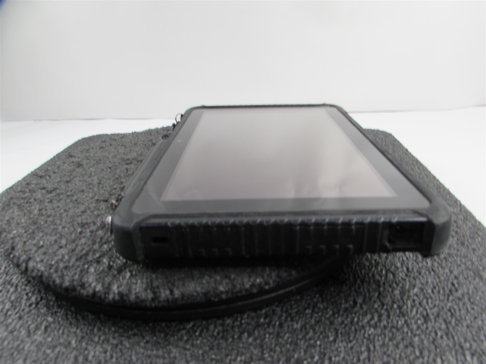 TEGUAR RUGGED TABLET PC TRT-5180-10 CORE M3-7Y30 NO SSD 8GB RAM NO O.S/BATT