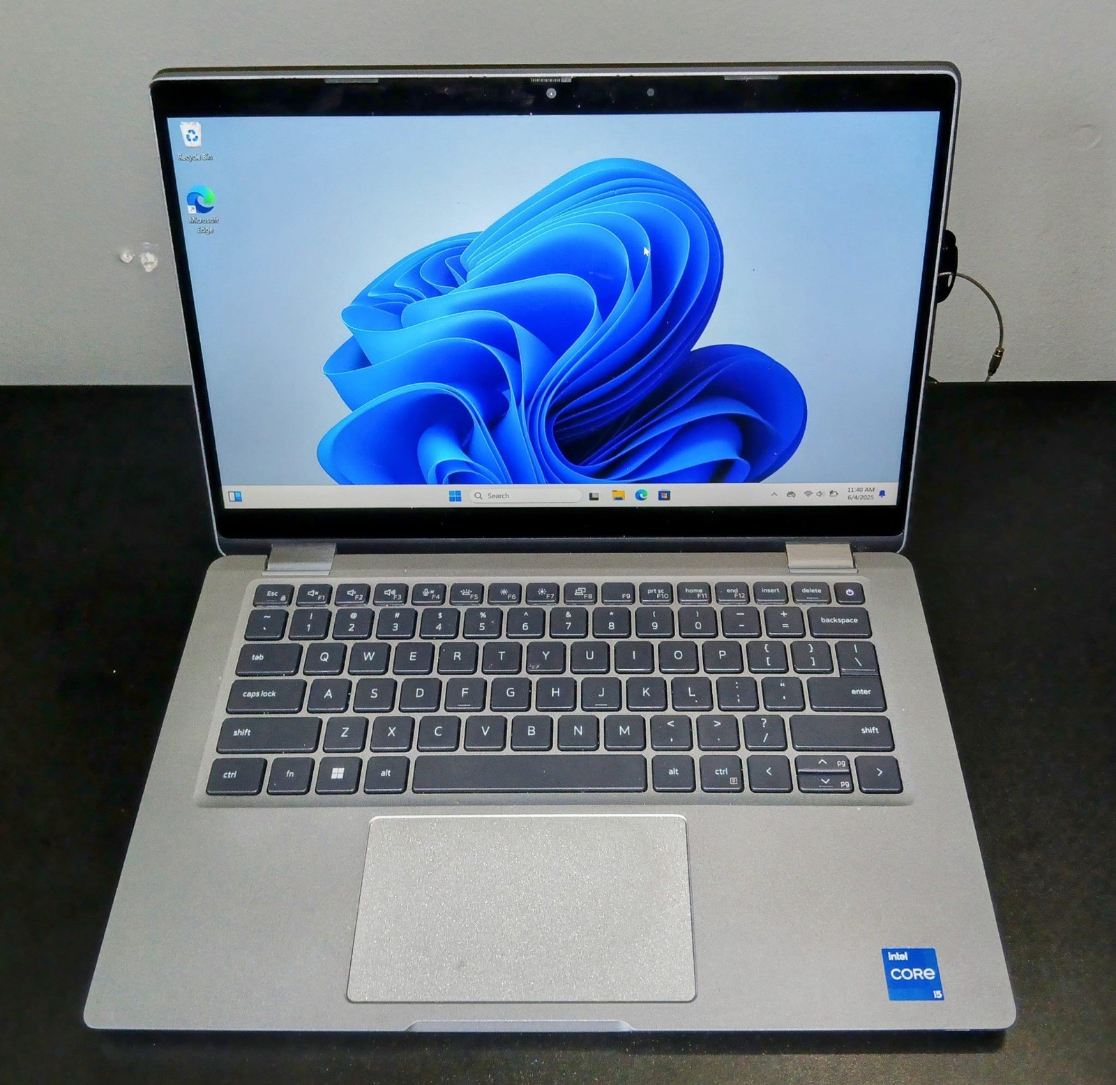 Dell latitude 5330 2 n 1/ 12 th gen i5/ 8 ram/ 256 ssd/Touchscreen/plz read desc