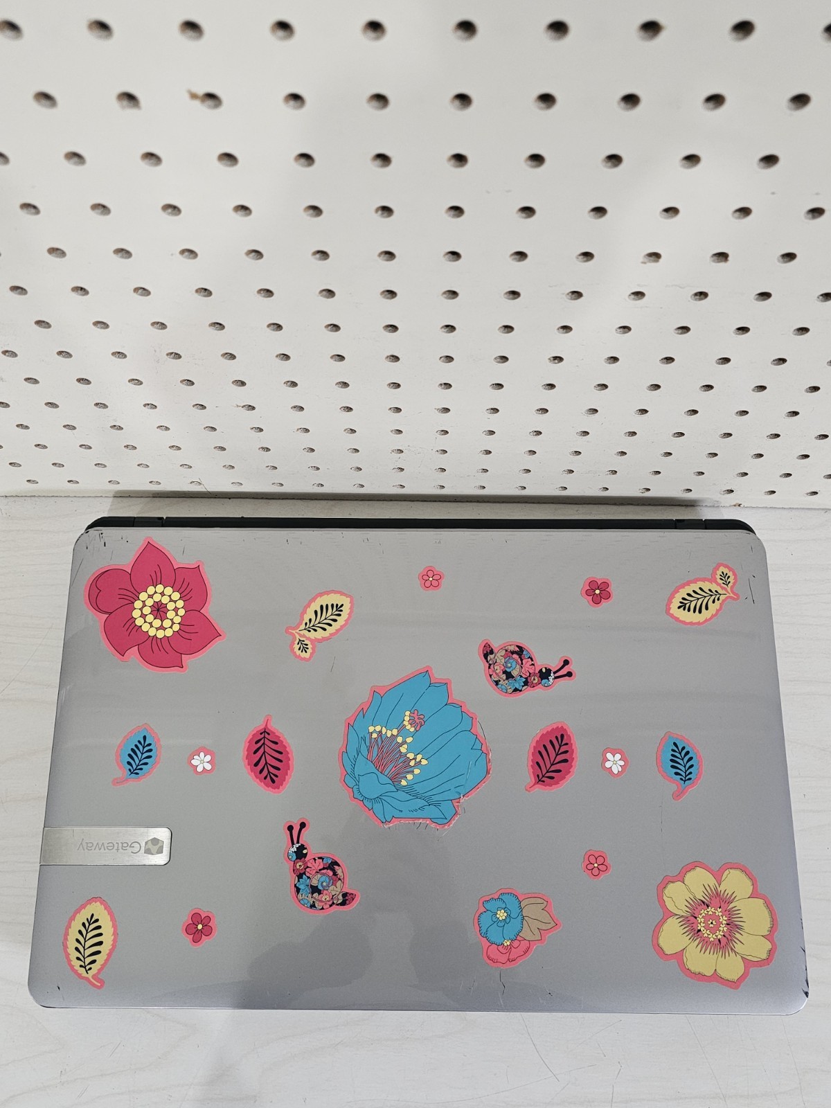 Gateway EG70 Laptop – 8GB RAM – 250GB HDD – WON’T POWER ON – BAD BATT – NO OS