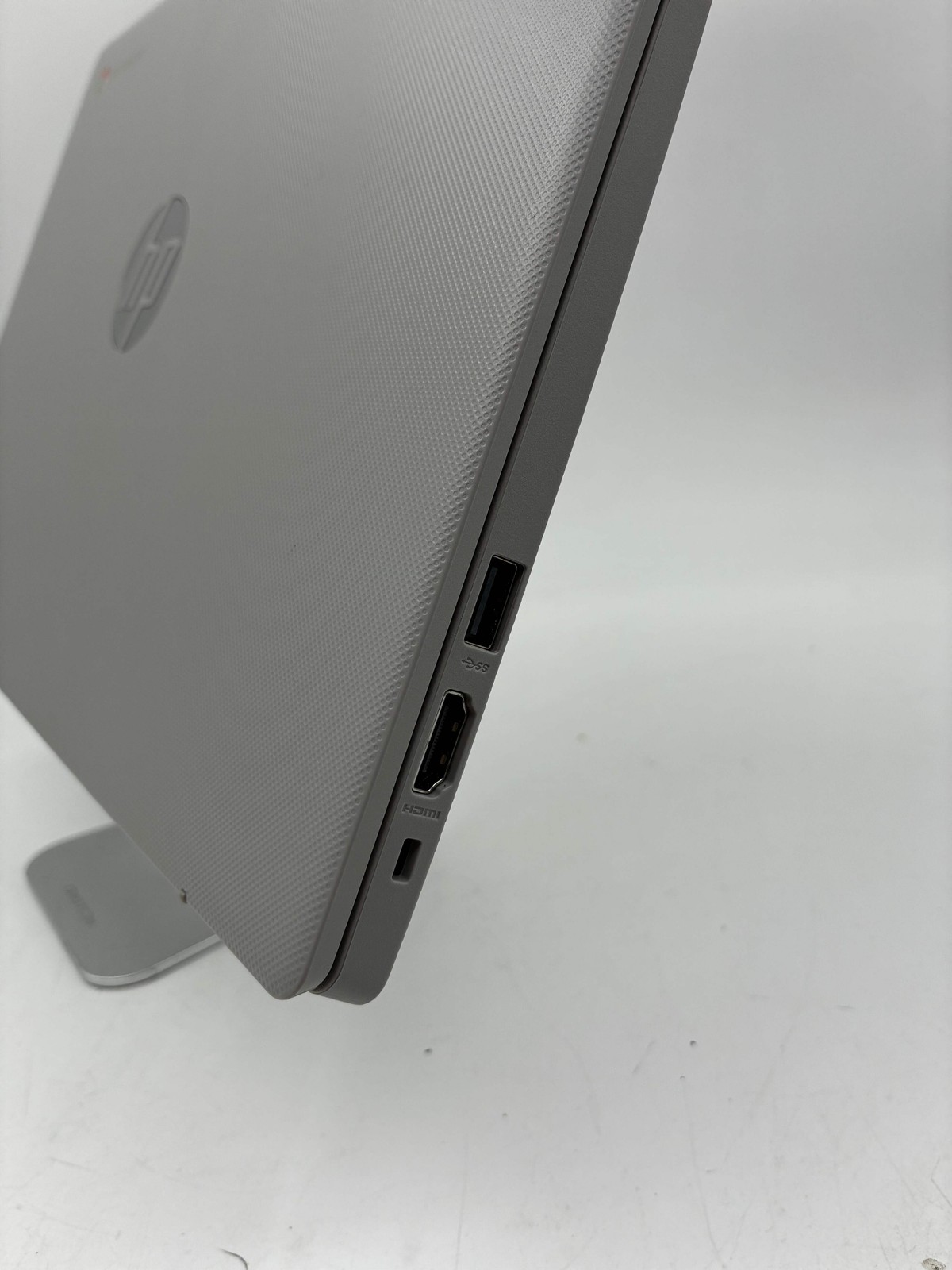 HP Chromebook 14a-ne0013dx 14″ Intel Celeron N4120 4GB 64GB Gray w/ Charger