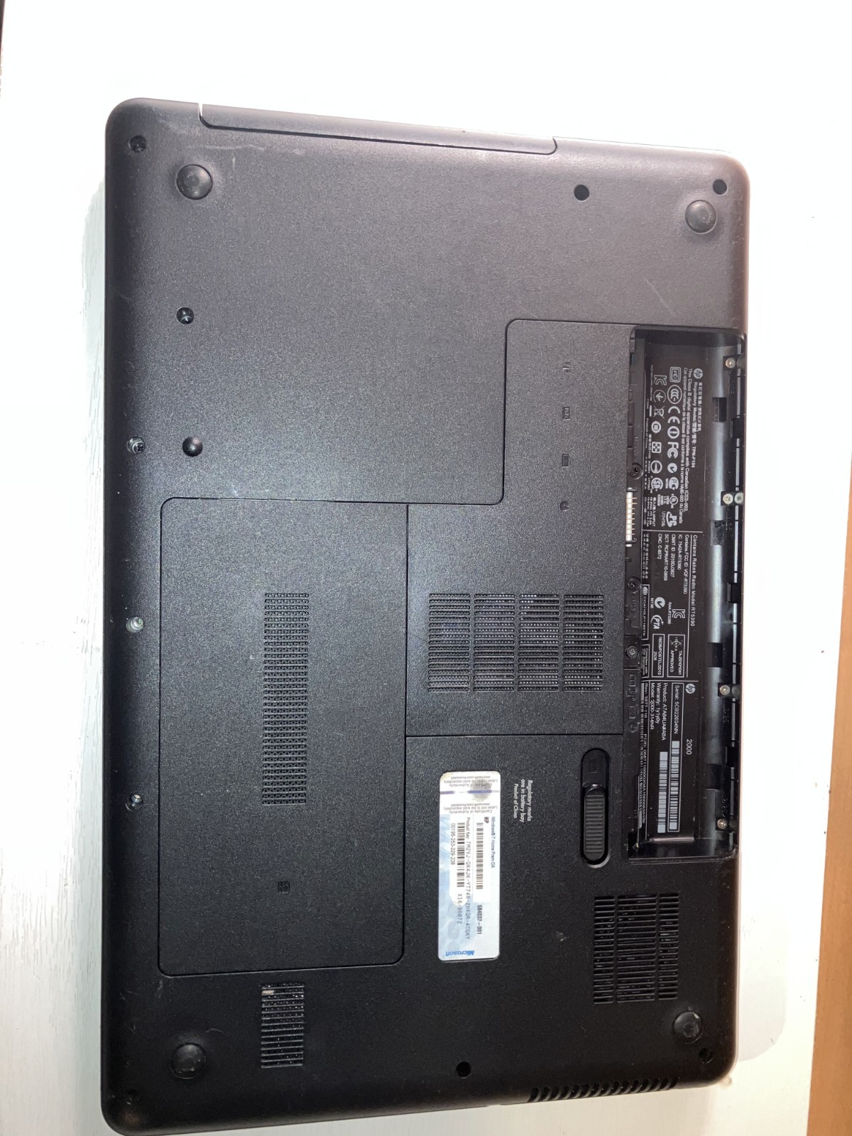 HP 2000 AMD E-450 1.65GHz 1650MHz 4GB Laptop NO HDD NO BATTERY BOOTS PARTS