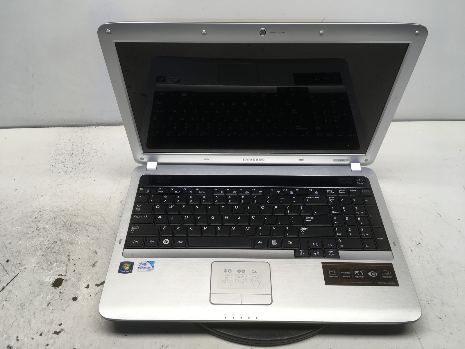 Samsung NP-R530-JA04US Intel Pentium Dual-Core T4400 2.2GHz 4 GB NO HDD No Batt
