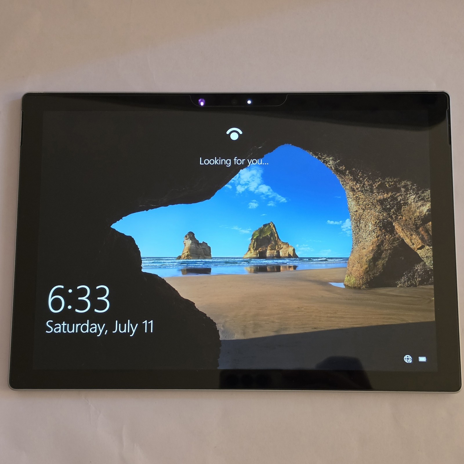 Microsoft Surface Pro 5th Gen 1796, Core i5-7300U, 8GB RAM, 128GB SSD + MS Pen!