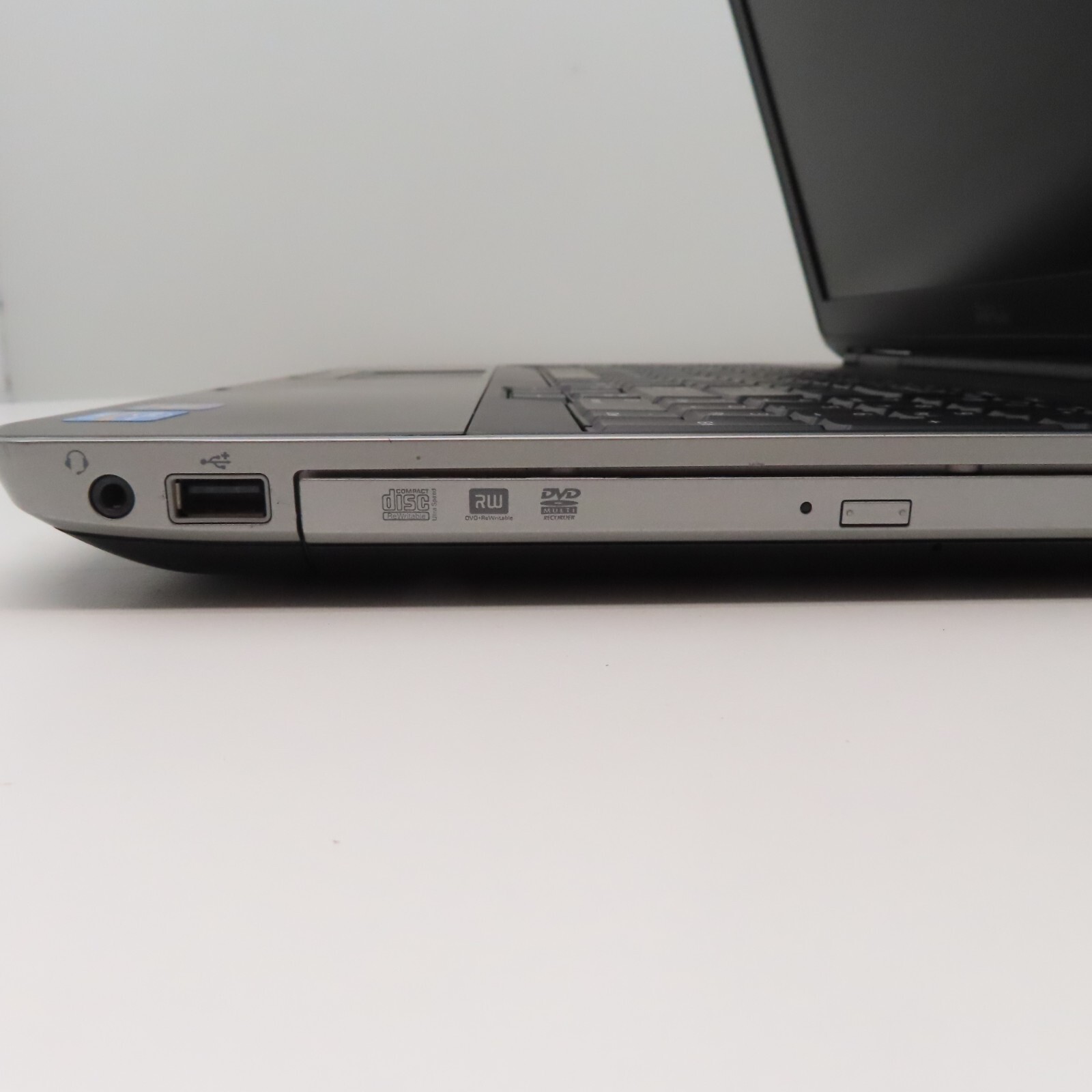 Dell Latitude E5530 Laptop Intel Core i3 2.40GHz 2 Cores 4GB DDR3 SDRAM