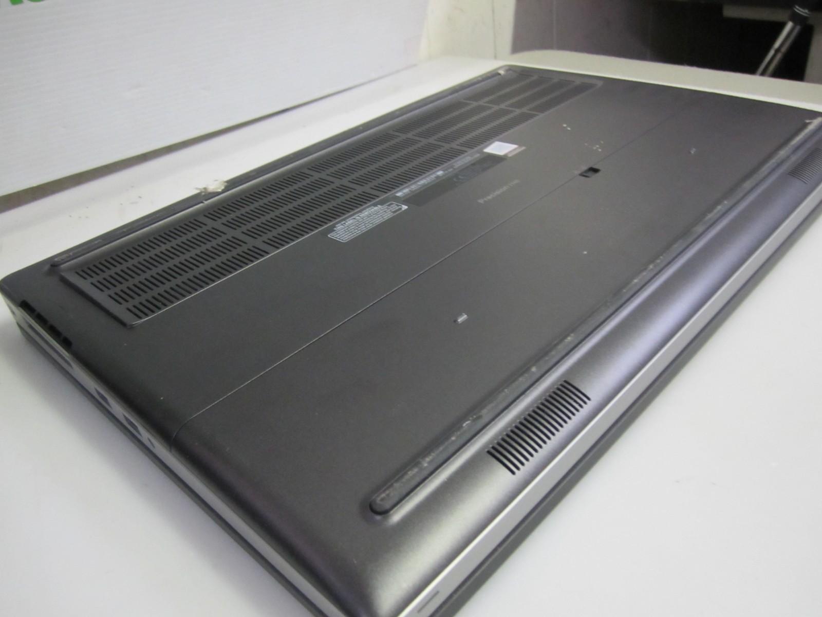 Dell Precision 7740 i7 9850H, 32GB, 2.60GHz 512gb M2SSD UBUNTU LAPTOP + AC