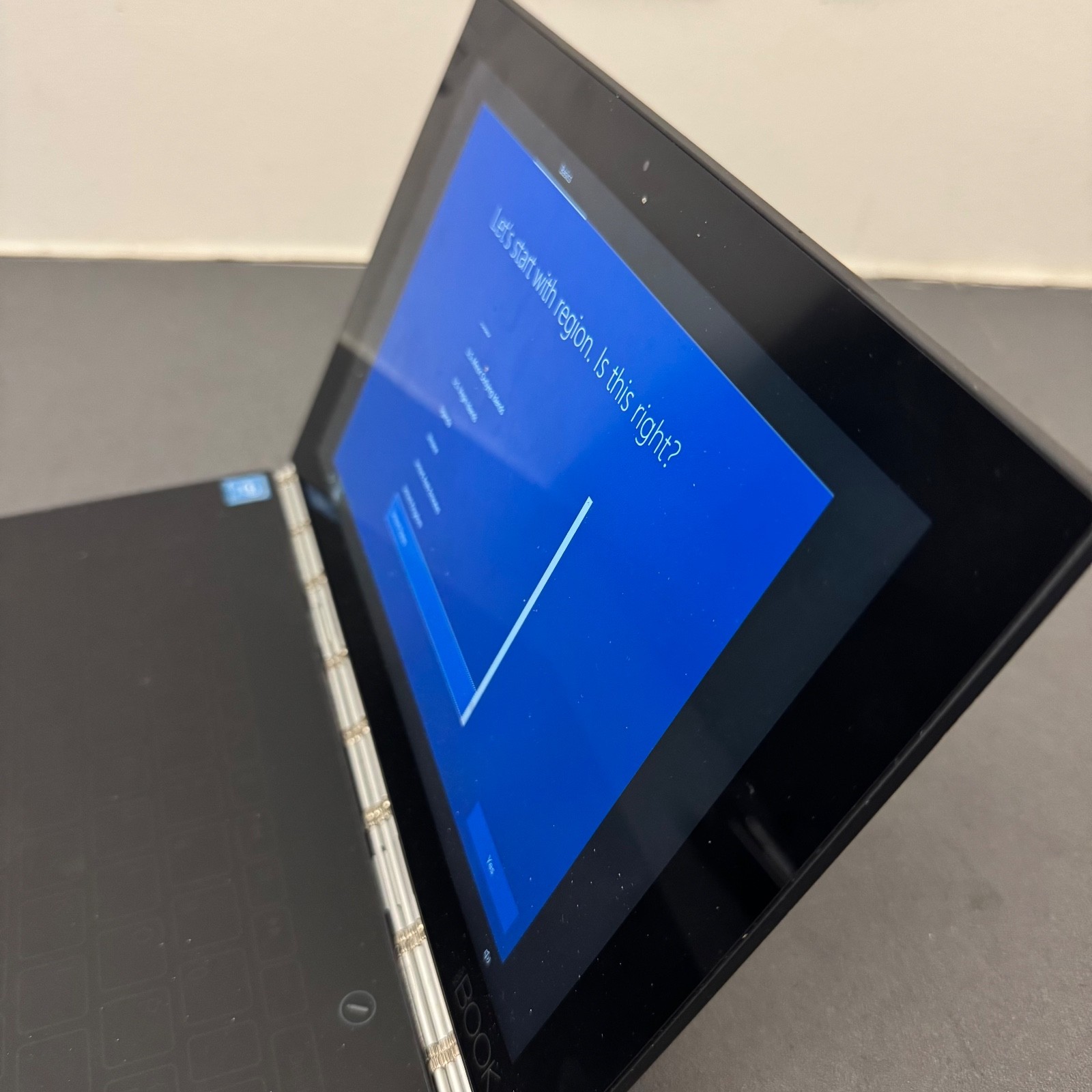 Lenovo Yoga Book YB1-X91F 10.1″ 2-in-1 Windows Tablet Laptop 4GB 64GB w/ Charger