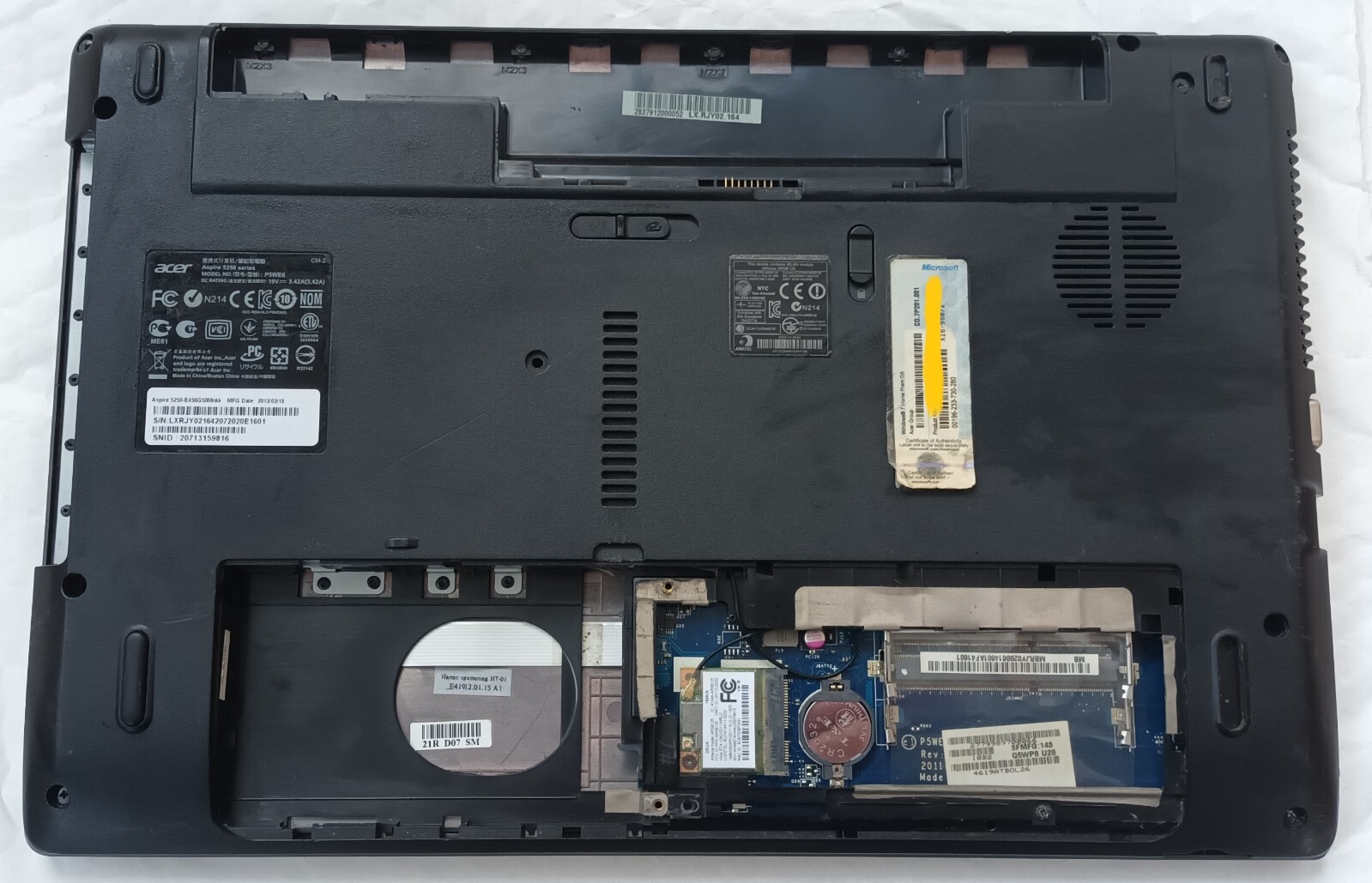 Acer Aspire 5250 Laptop Notebook 15.6″ 4GB 240GB SSD Windows 10 & Extra Casing