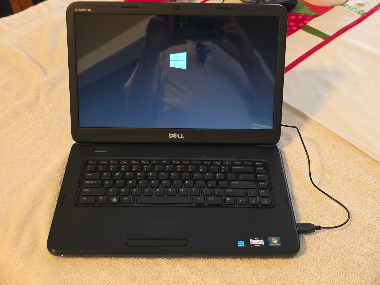 Dell Inspiron M5040 Win 10, AMD E-450, 4GB RAM, 500 GB SATA, DVD+/-RW