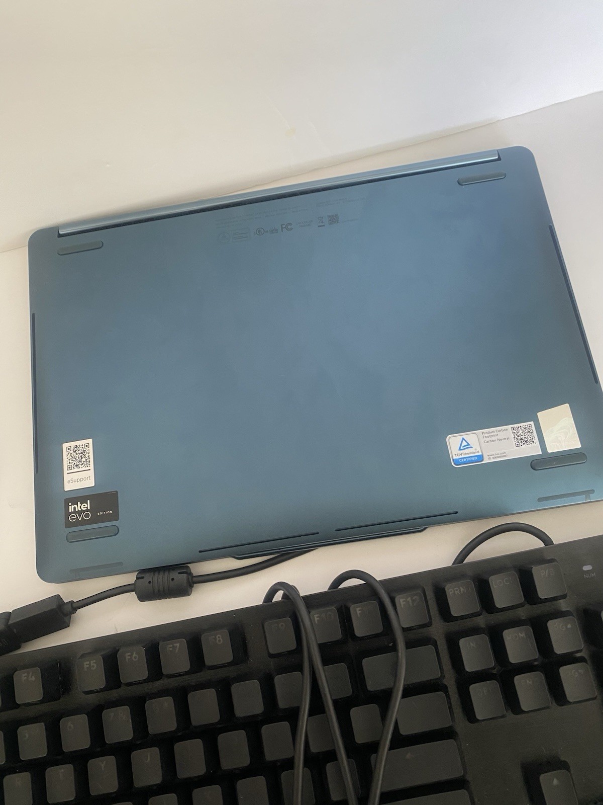 Lenovo Yoga Book 9i 13IMU9 Ultra 7 155U 1.7GHz 16GB 1TB 14″ Keyboard + Mouse