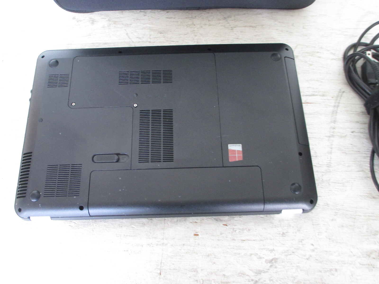 HP 2000-BF69WM Laptop 15.6” AMD E-300 1.3Ghz 4GB RAM 320GB HDD Windows 10
