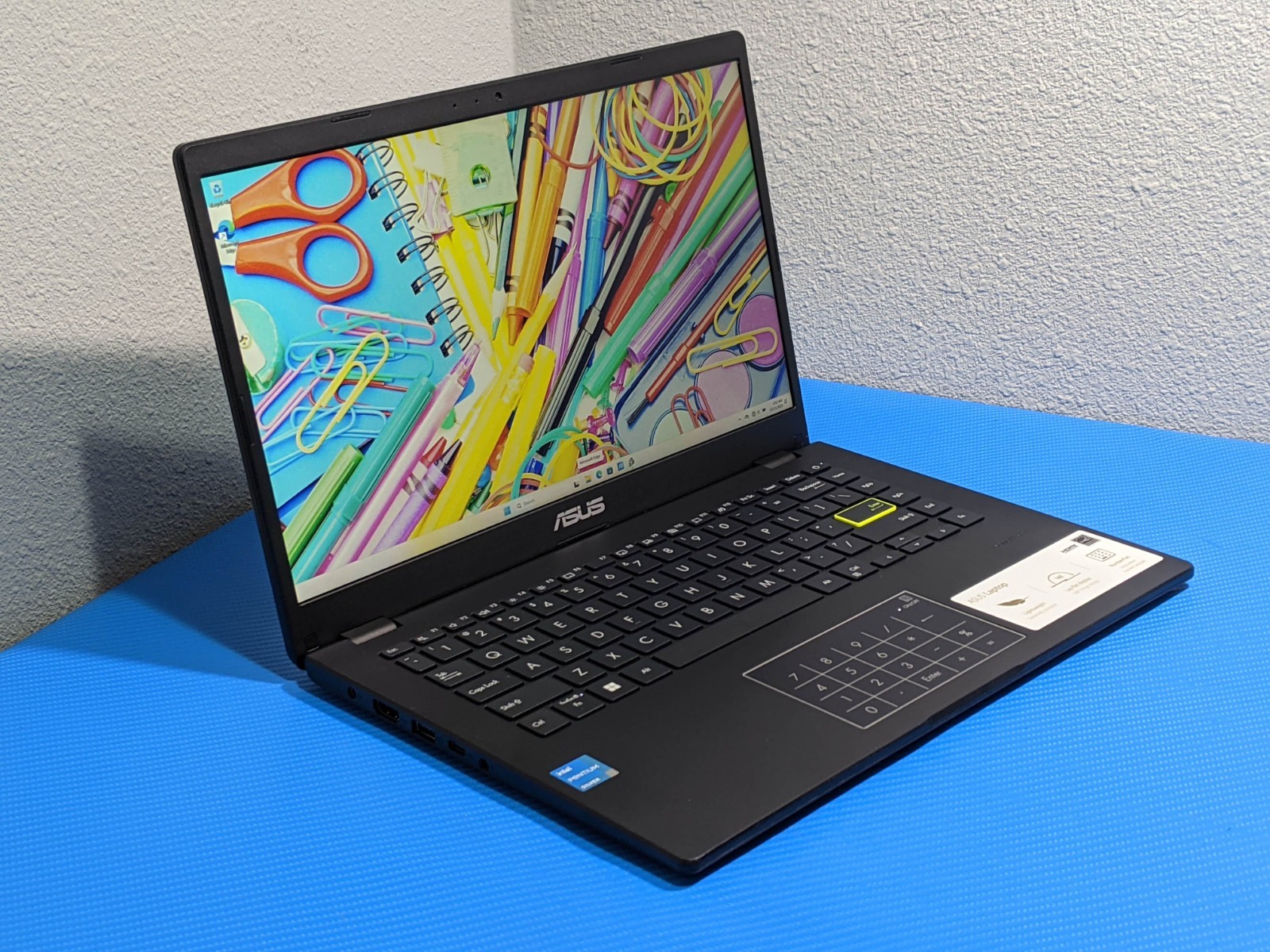 ASUS VivoBook E410KA 14″FHD Pentium Silver N6000 1.1GHz 4GB 64GB eMMC 98t +PA