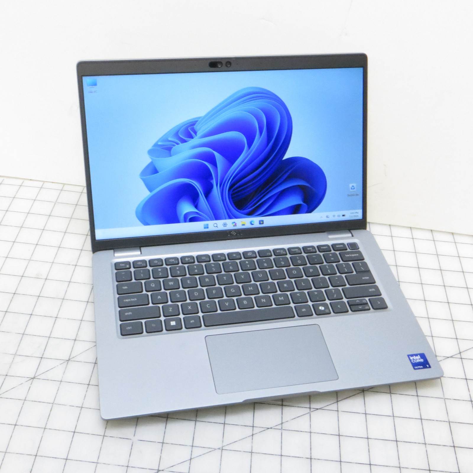 Dell Latitude 5450 Intel Ultra 7 8GB DDR5 256GB SSD 14″ Windows 11 Pro Laptop PC